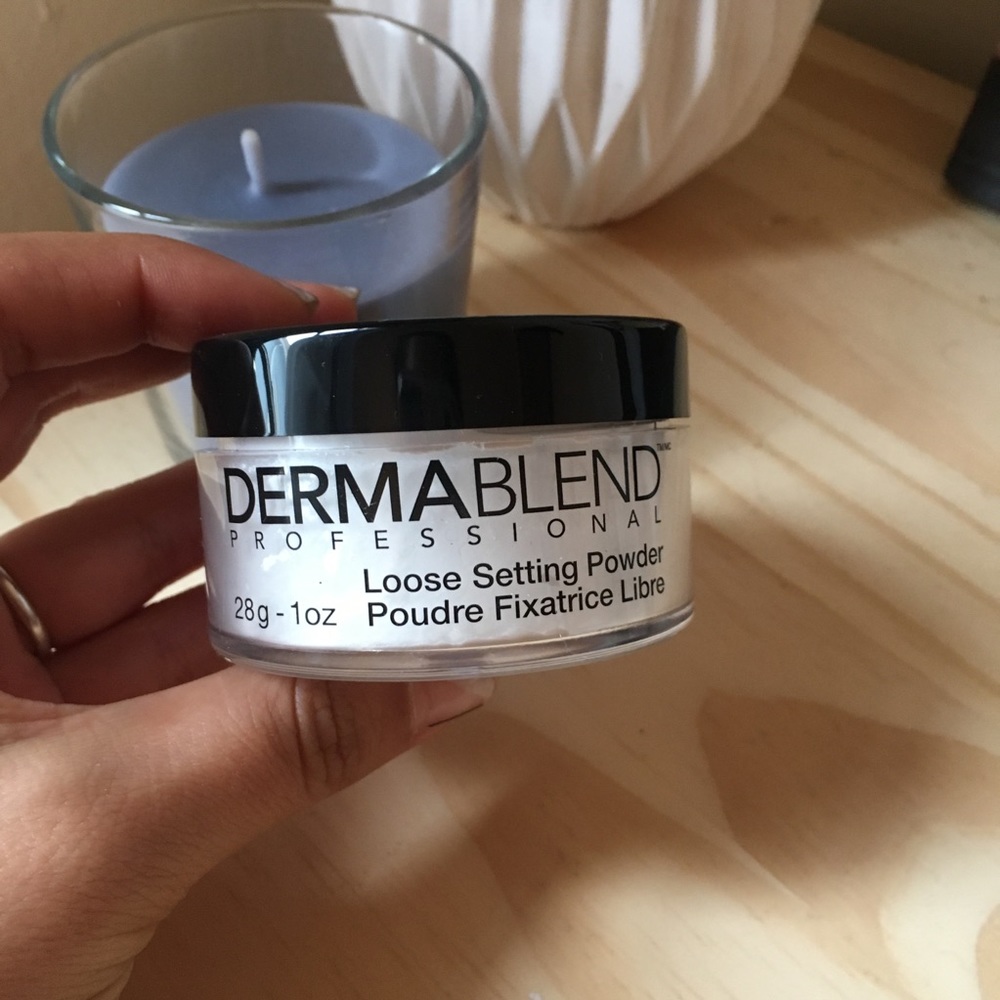 New, in box original dermablend setting powder